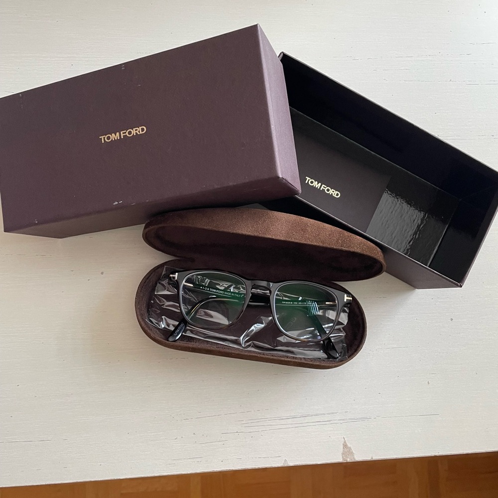 *Like new* Tom Ford tortoise glasses with box/case
